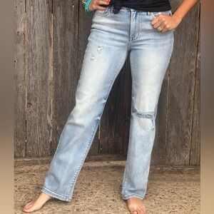 Judy Blue Rory Mid-Rise Straight Fit Jeans Size 13/31 Light Wash Distressed
